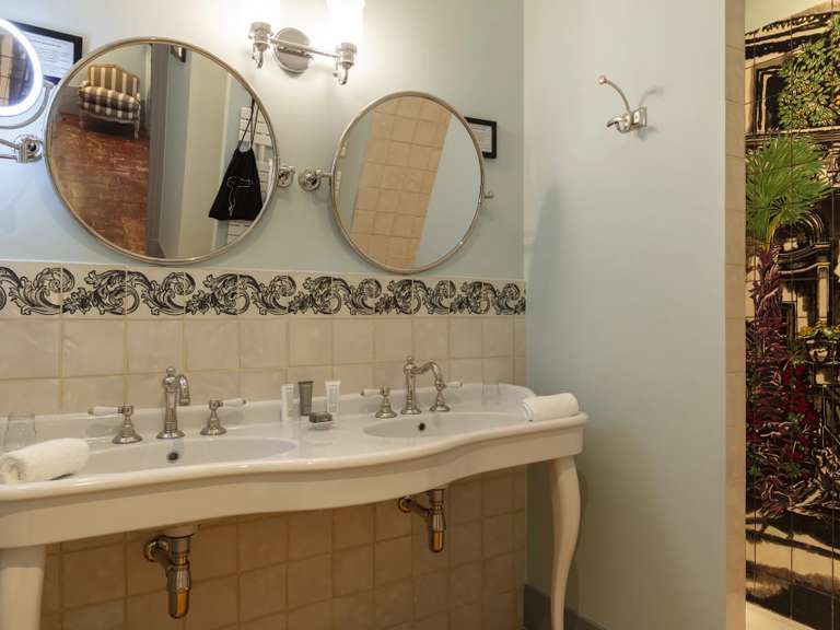Propriété Uzès - 18 chambres - 1729m²