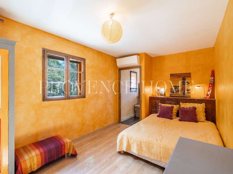 Propriété Taillades - 4 chambres - 245m²