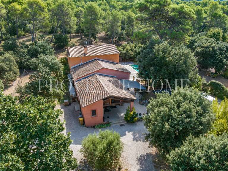 Propriété Taillades - 4 chambres - 245m²