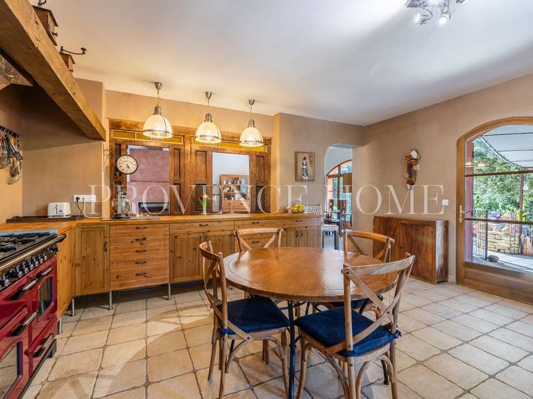 Propriété Taillades - 4 chambres - 245m²