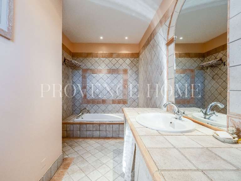Propriété Cabrières-d'Avignon - 4 chambres - 201m²