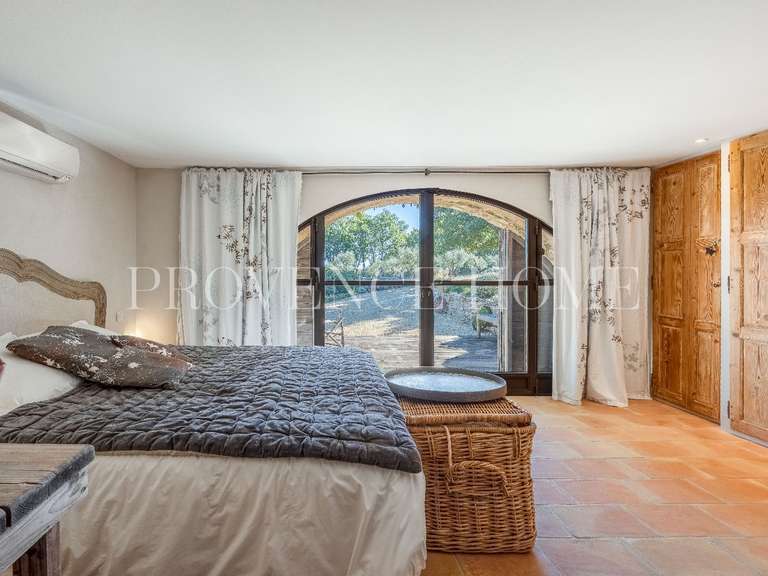Propriété Murs - 4 chambres - 200m²