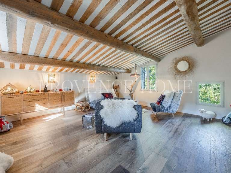 Propriété Murs - 4 chambres - 200m²