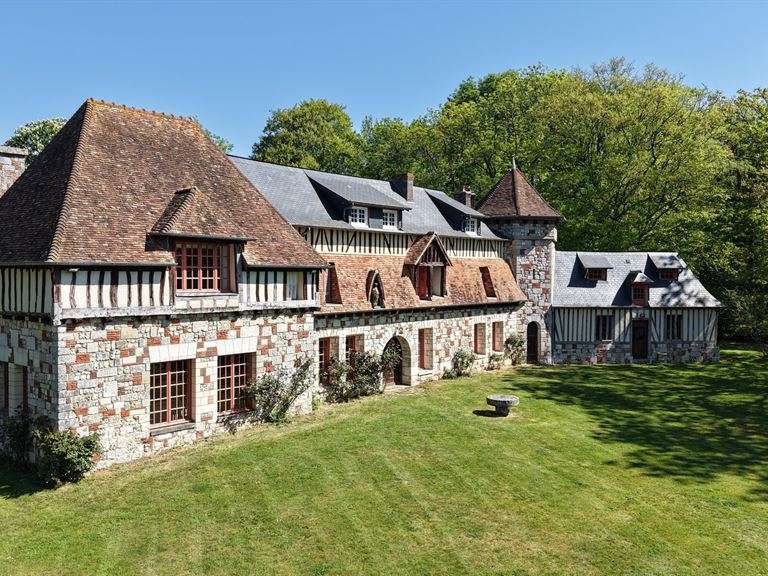 Propriété Écaquelon - 6 chambres - 410m²