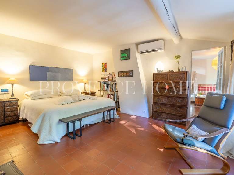 Propriété Apt - 8 chambres - 330m²