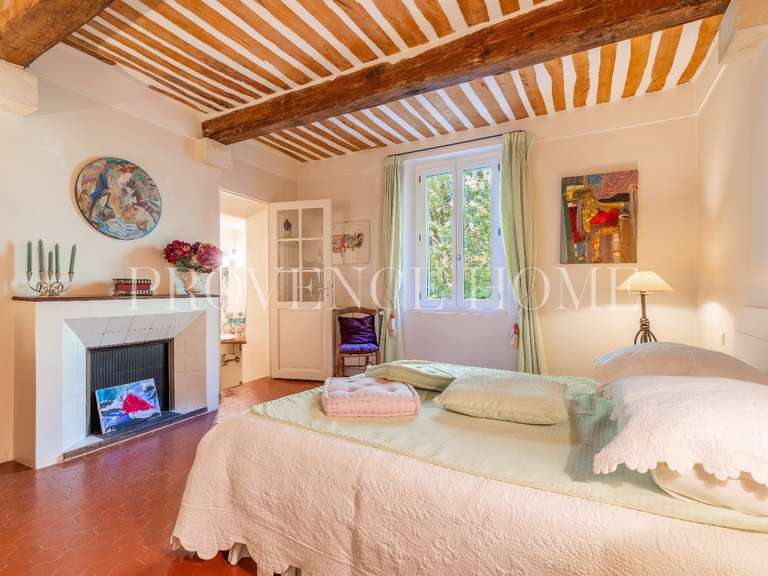 Propriété Apt - 8 chambres - 330m²