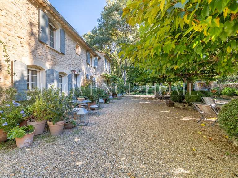 Propriété Apt - 8 chambres - 330m²
