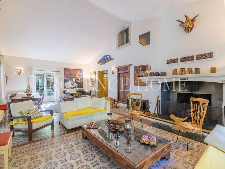 Propriété Apt - 8 chambres - 330m²