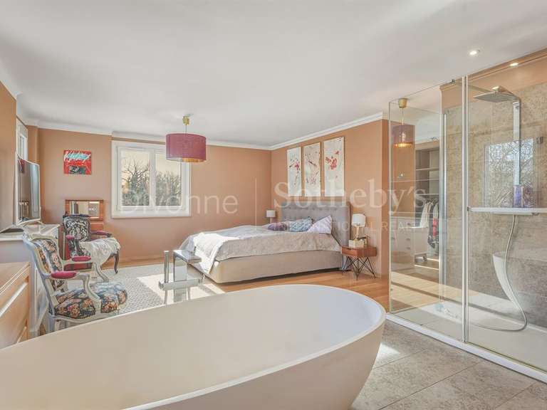 Propriété Saint-Genis-Pouilly - 4 chambres - 300m²