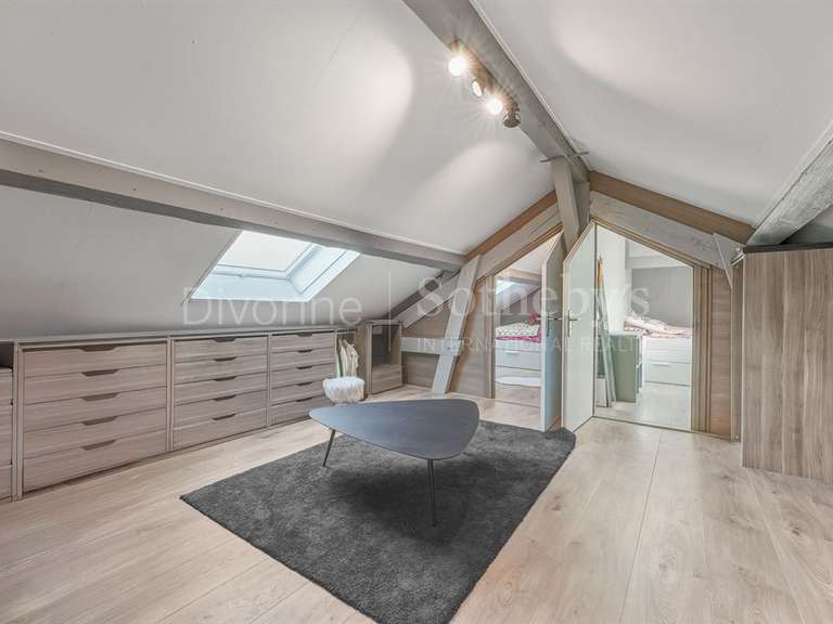 Propriété Saint-Genis-Pouilly - 4 chambres - 300m²