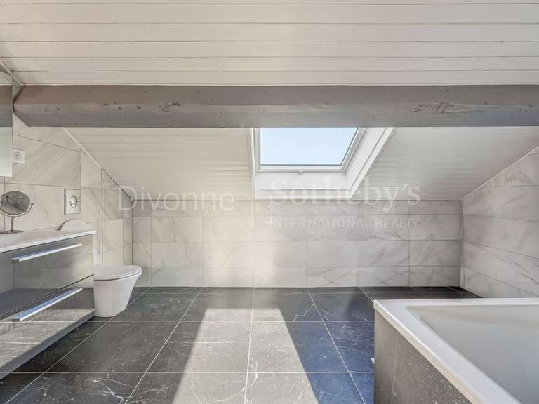 Propriété Saint-Genis-Pouilly - 4 chambres - 300m²