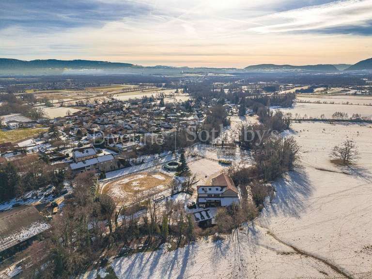 Propriété Saint-Genis-Pouilly - 4 chambres - 300m²