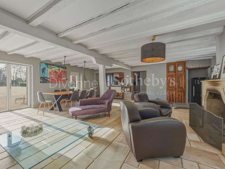 Propriété Saint-Genis-Pouilly - 4 chambres - 300m²