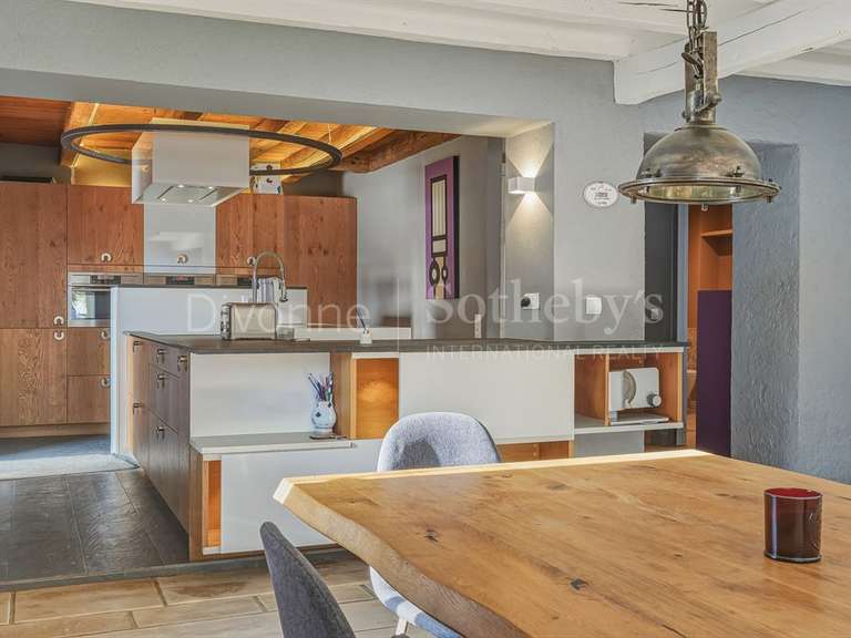 Propriété Saint-Genis-Pouilly - 4 chambres - 300m²