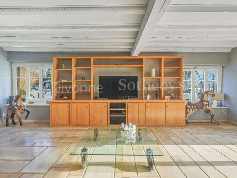 Propriété Saint-Genis-Pouilly - 4 chambres - 300m²