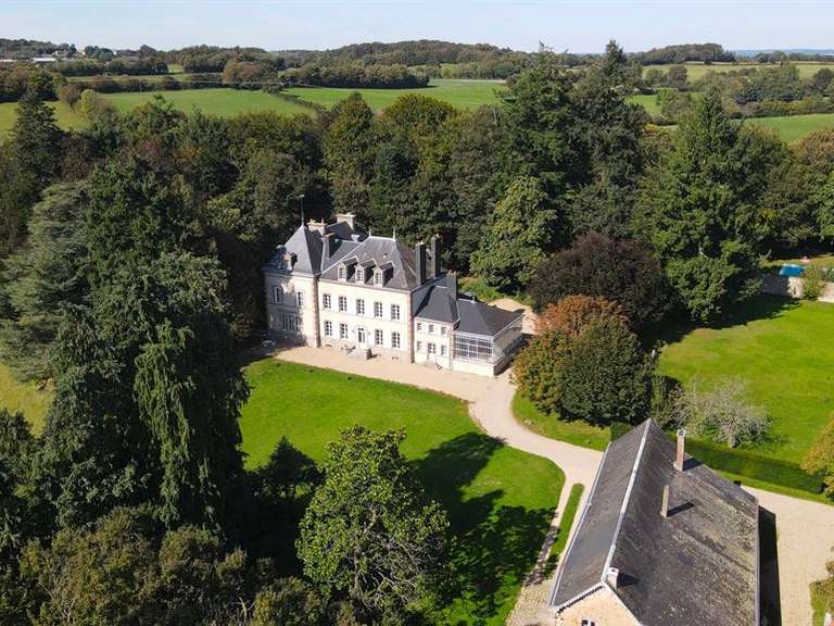 Propriété Saint-Mesmin - 10 chambres - 715m²