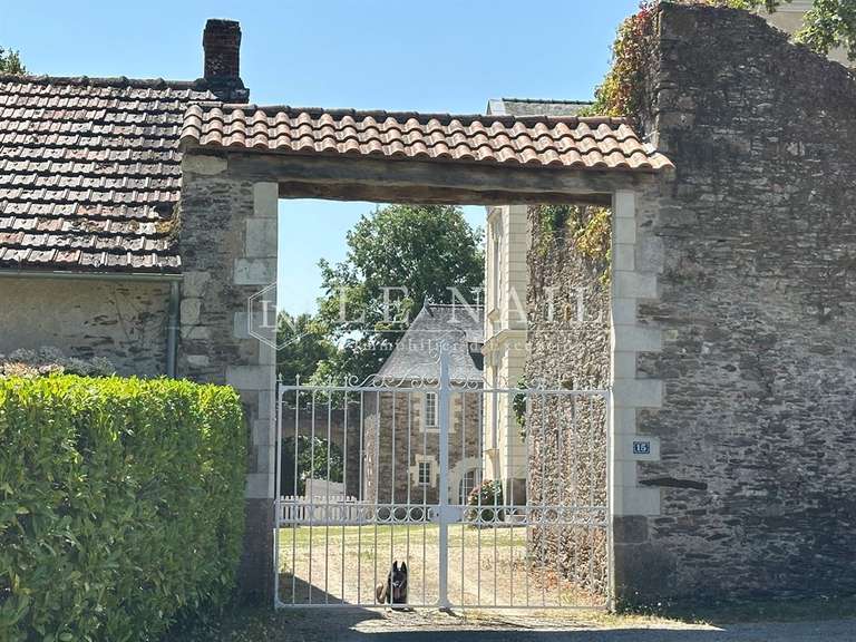 Propriété Basse-Goulaine - 10 chambres - 459m²