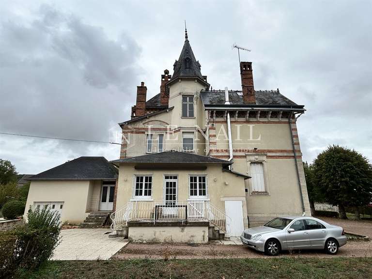 Propriété Clamecy - 6 chambres - 218m²