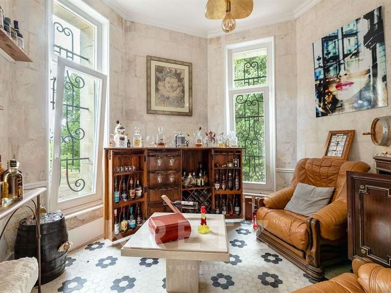 Propriété Saint-Estèphe - 8 chambres - 600m²