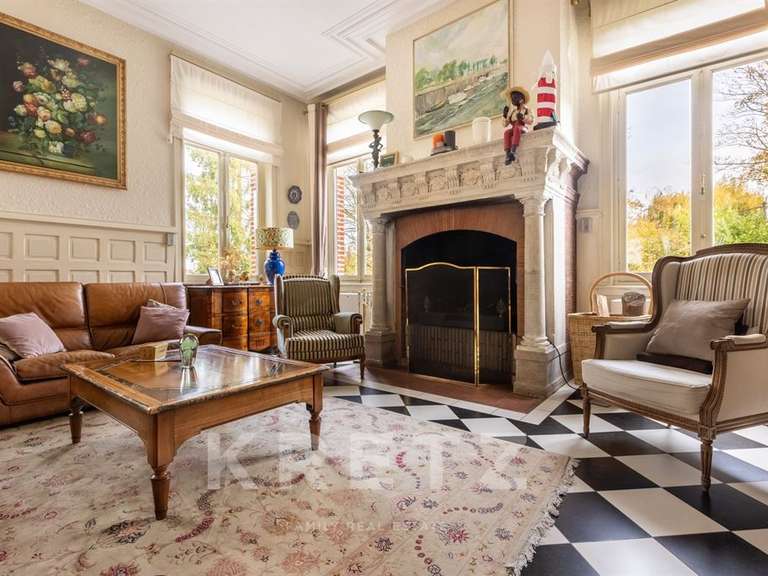 Propriété Phalempin - 8 chambres - 437m²