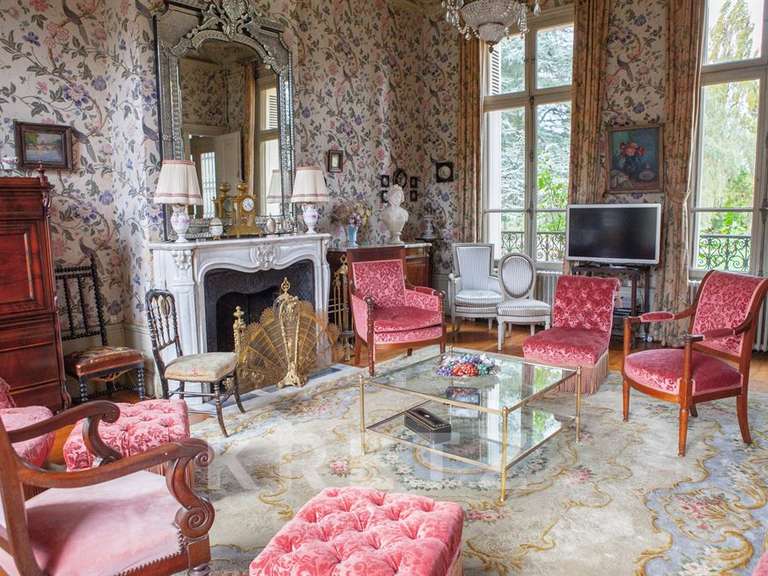 Propriété Montrichard - 14 chambres - 547m²