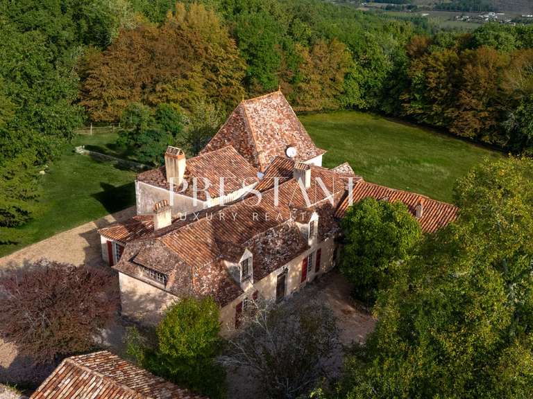 Propriété Villamblard - 8 chambres - 497m²