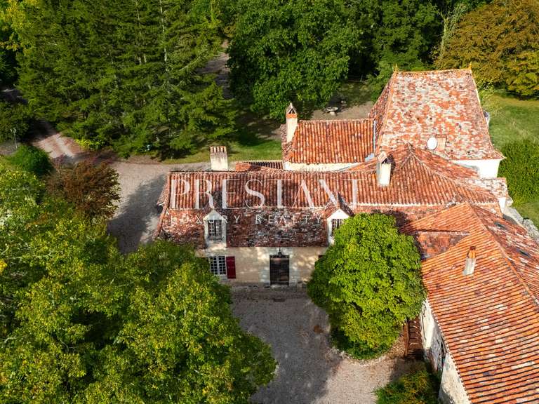 Propriété Villamblard - 8 chambres - 497m²