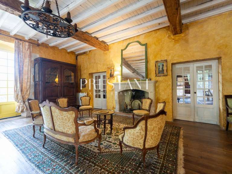 Propriété Villamblard - 8 chambres - 497m²