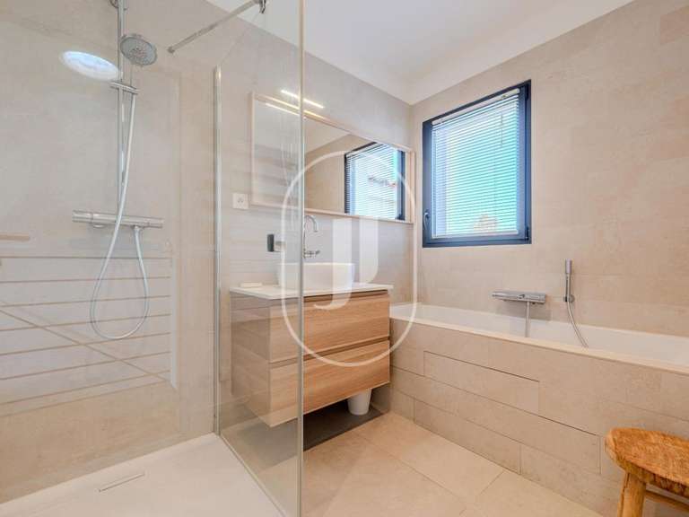 Propriété Paradou - 6 chambres - 251m²