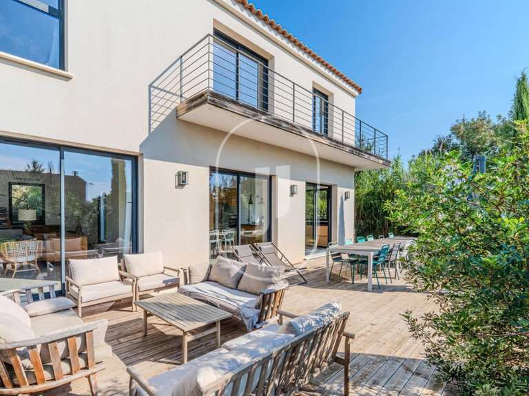 Propriété Paradou - 6 chambres - 251m²