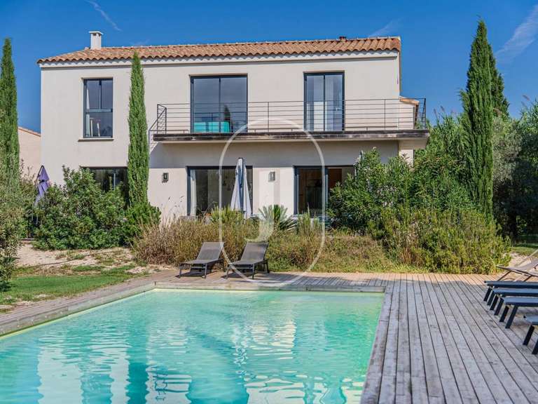 Propriété Paradou - 6 chambres - 251m²