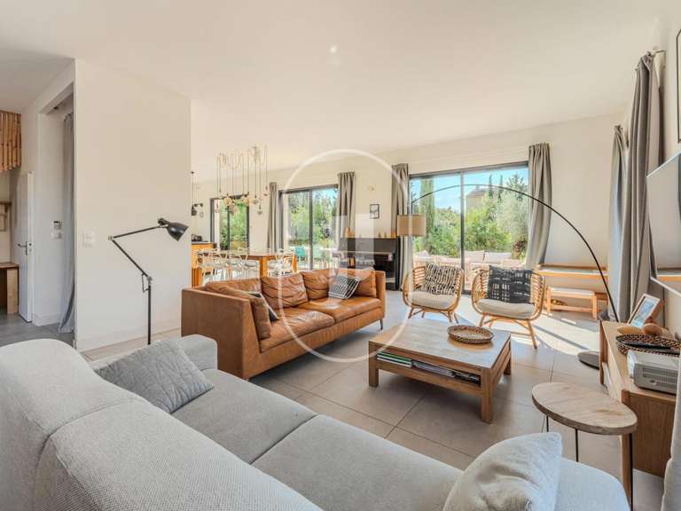 Propriété Paradou - 6 chambres - 251m²