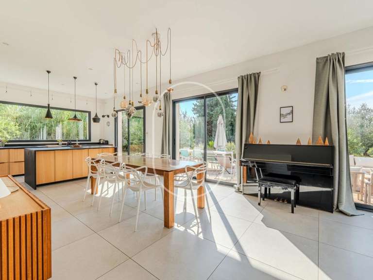 Propriété Paradou - 6 chambres - 251m²