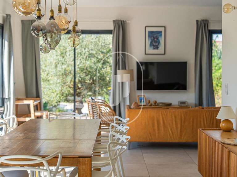 Propriété Paradou - 6 chambres - 251m²