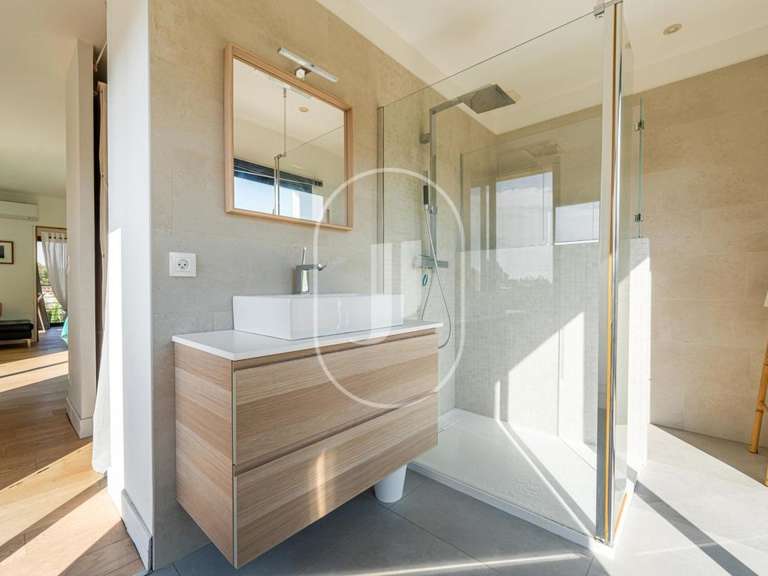Propriété Paradou - 6 chambres - 251m²