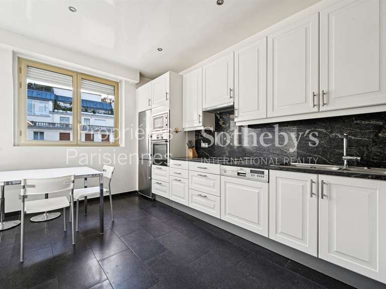Appartement Paris 7e - 2 chambres - 165m²
