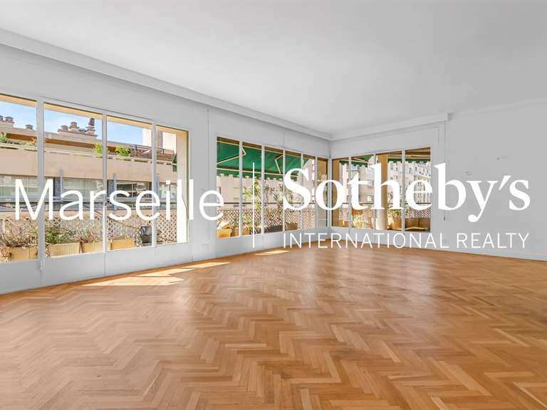 Apartment Marseille 8e - 3 bedrooms - 204m²