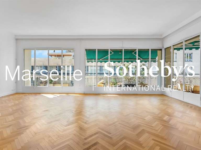 Apartment Marseille 8e - 3 bedrooms - 204m²