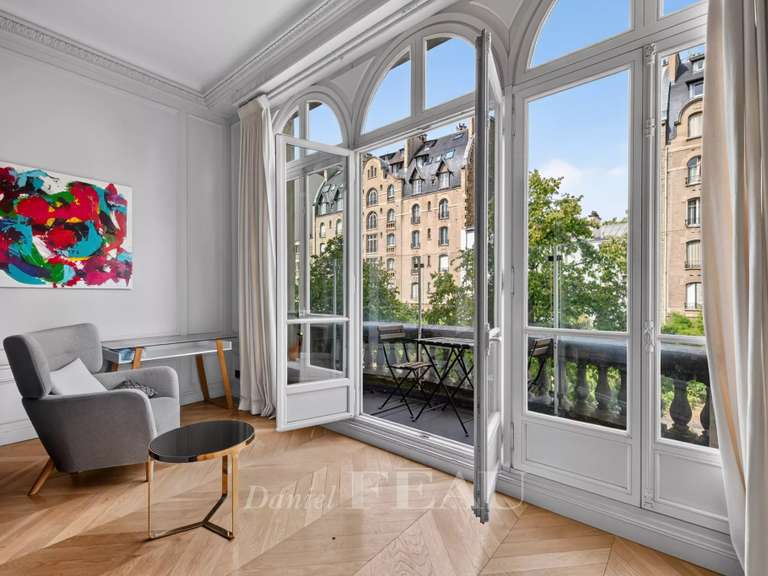 Appartement Paris 16e - 4 chambres - 242m²