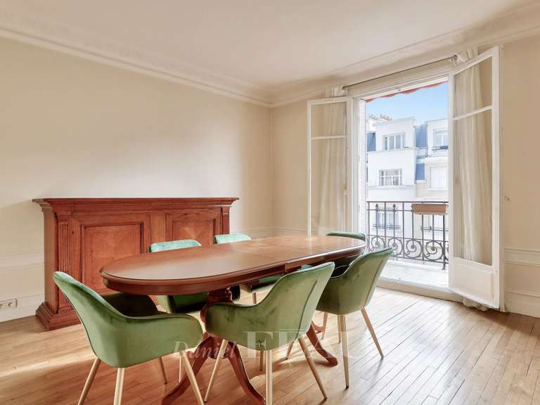 Appartement Paris 16e - 3 chambres - 144m²