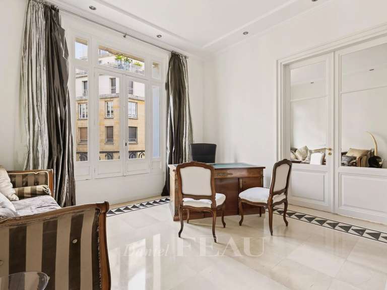 Appartement Paris 16e - 3 chambres - 238m²