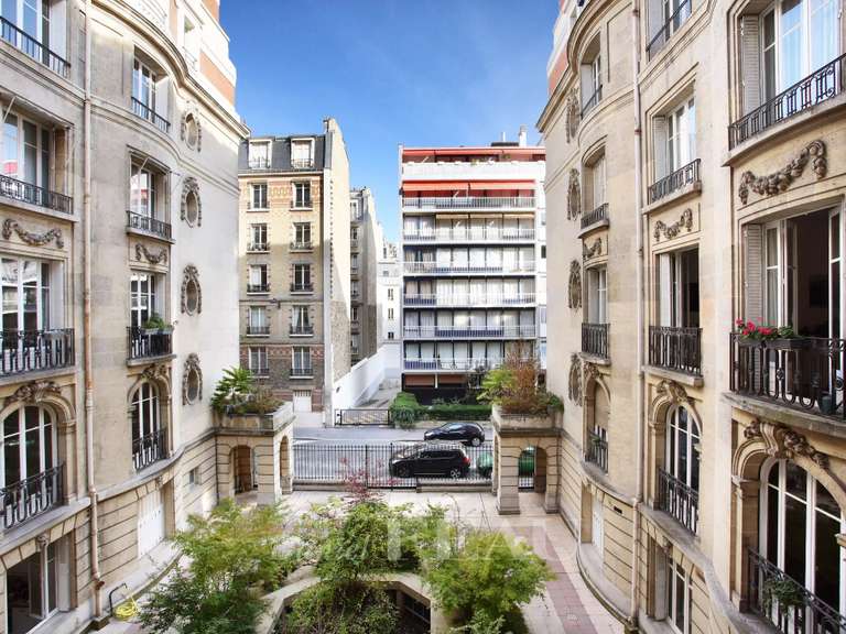 Appartement Paris 16e - 4 chambres - 138m²