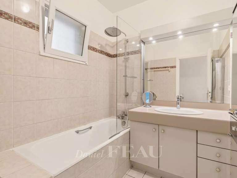 Appartement Paris 7e - 3 chambres - 117m²