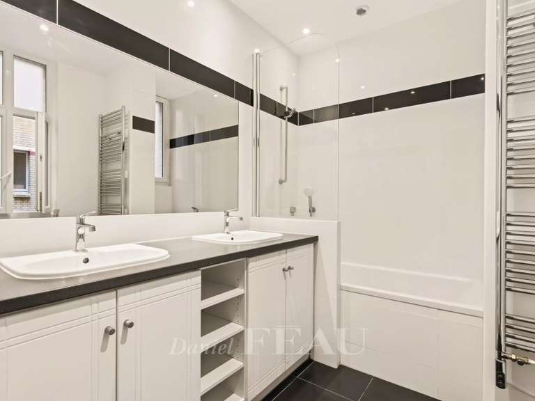 Appartement Paris 7e - 3 chambres - 131m²