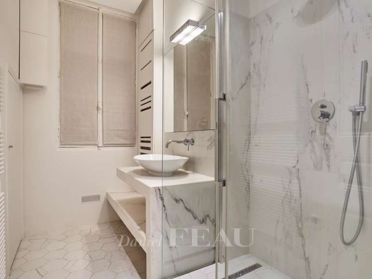 Appartement Paris 8e - 1 chambre - 75m²