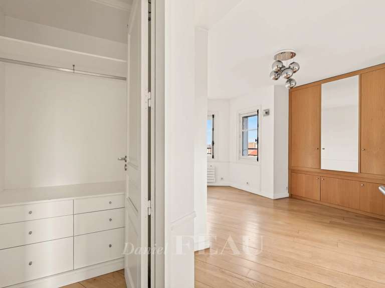Appartement Paris 7e - 2 chambres - 129m²
