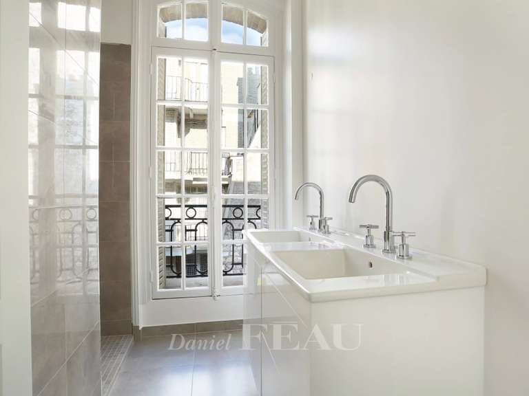 Appartement Paris 8e - 4 chambres - 176m²