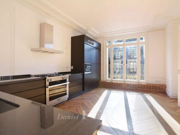 Appartement Paris 8e - 4 chambres - 176m²