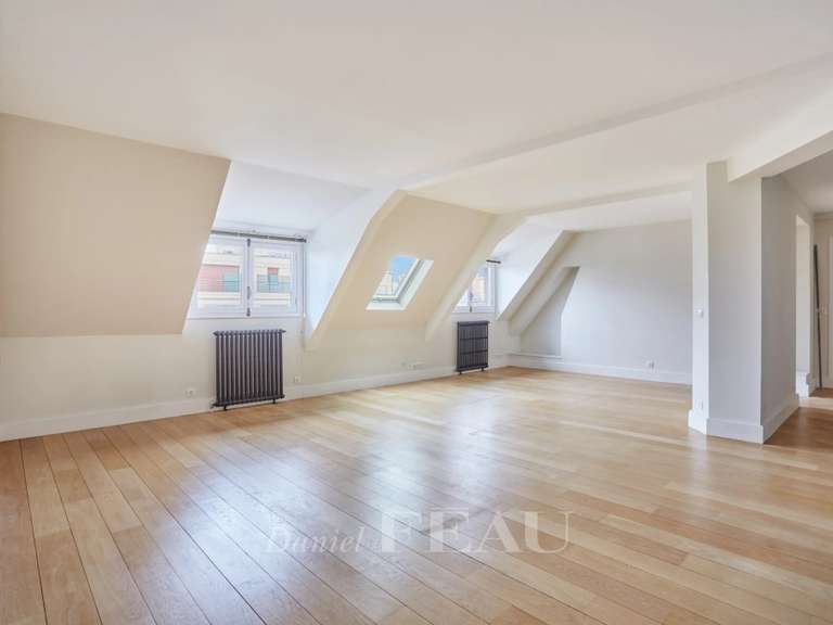 Appartement Paris 16e - 2 chambres - 120m²