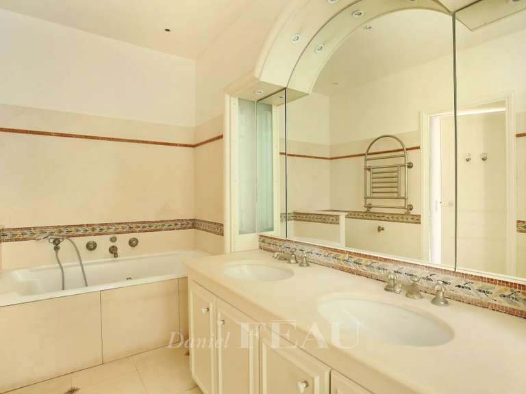 Appartement Paris 8e - 4 chambres - 240m²